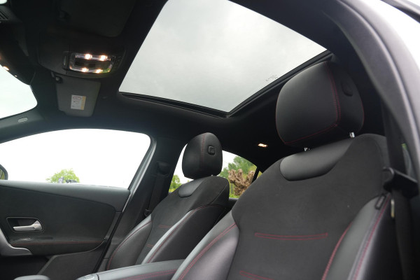 Mercedes-Benz A-Klasse 200 Business Solution AMG Panoramadak AMG Pakket WideScreen