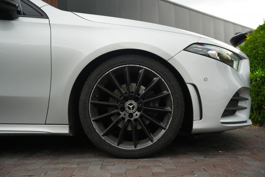 Mercedes-Benz A-Klasse 200 Business Solution AMG Panoramadak AMG Pakket WideScreen