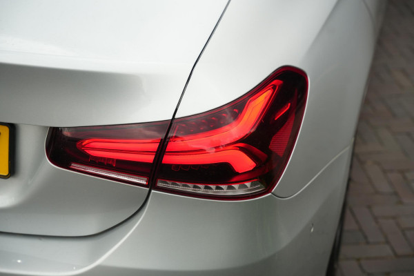 Mercedes-Benz A-Klasse 200 Business Solution AMG Panoramadak AMG Pakket WideScreen
