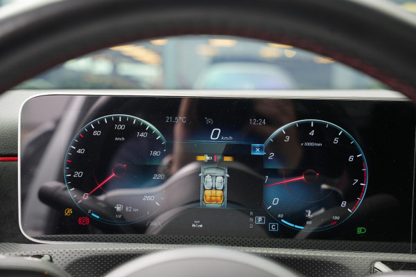 Mercedes-Benz A-Klasse 200 Business Solution AMG Panoramadak AMG Pakket WideScreen