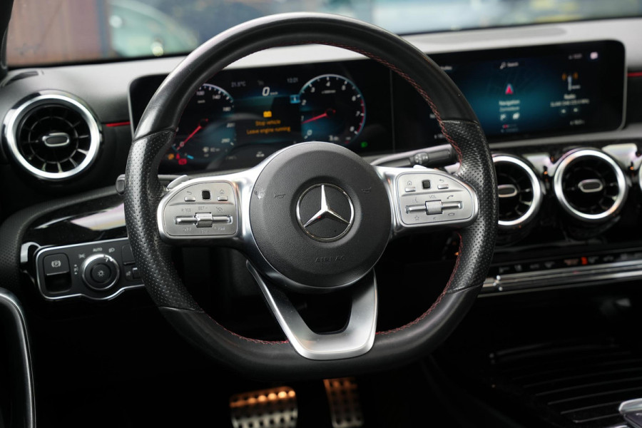 Mercedes-Benz A-Klasse 200 Business Solution AMG Panoramadak AMG Pakket WideScreen