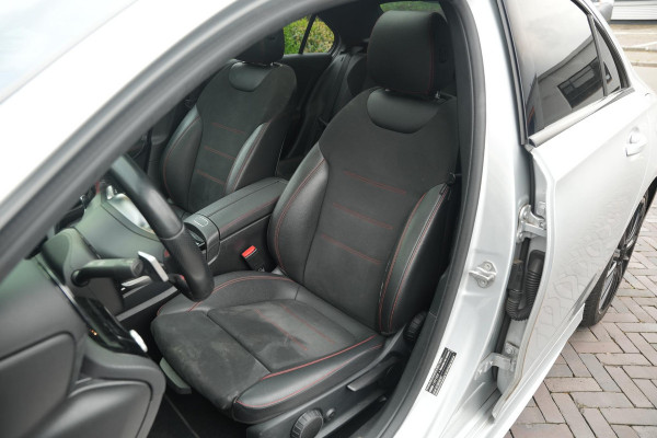 Mercedes-Benz A-Klasse 200 Business Solution AMG Panoramadak AMG Pakket WideScreen