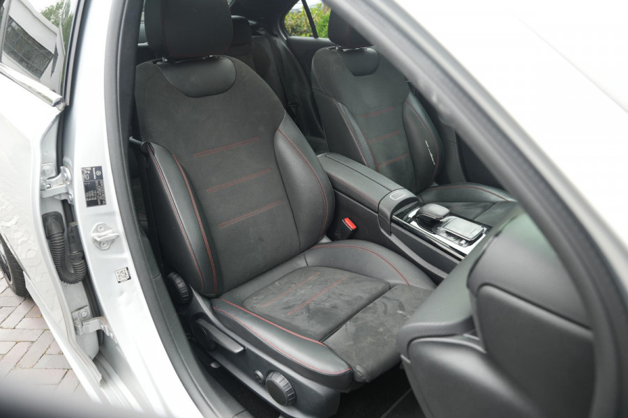 Mercedes-Benz A-Klasse 200 Business Solution AMG Panoramadak AMG Pakket WideScreen