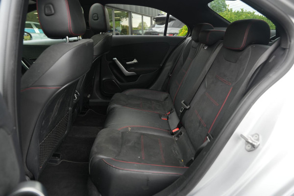 Mercedes-Benz A-Klasse 200 Business Solution AMG Panoramadak AMG Pakket WideScreen