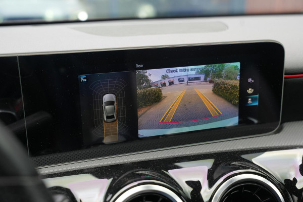 Mercedes-Benz A-Klasse 200 Business Solution AMG Panoramadak AMG Pakket WideScreen