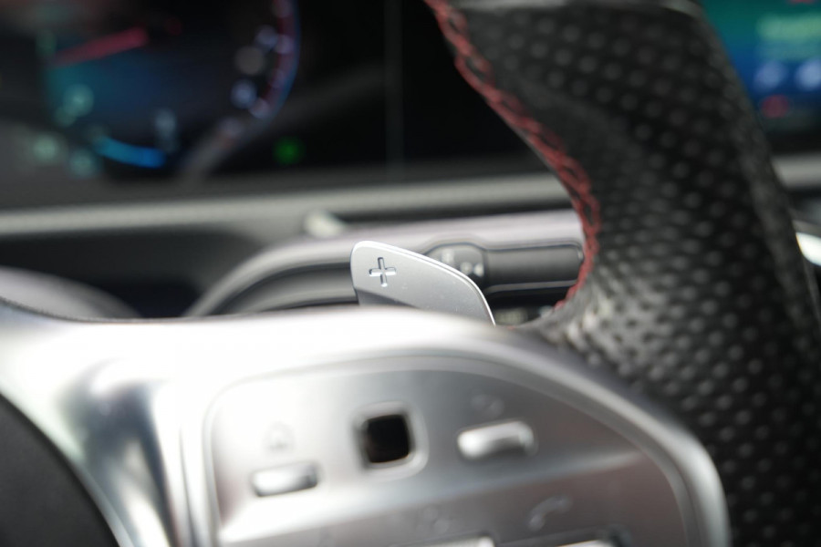 Mercedes-Benz A-Klasse 200 Business Solution AMG Panoramadak AMG Pakket WideScreen