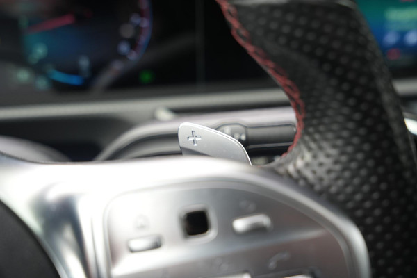 Mercedes-Benz A-Klasse 200 Business Solution AMG Panoramadak AMG Pakket WideScreen