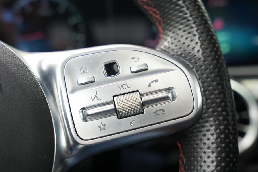 Mercedes-Benz A-Klasse 200 Business Solution AMG Panoramadak AMG Pakket WideScreen