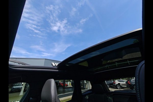Volvo XC60 T8 AWD 455PK Plug-in Hybrid Ultra Black Edition | DEMO | B&W | Luchtvering | Nappa | 22'' |