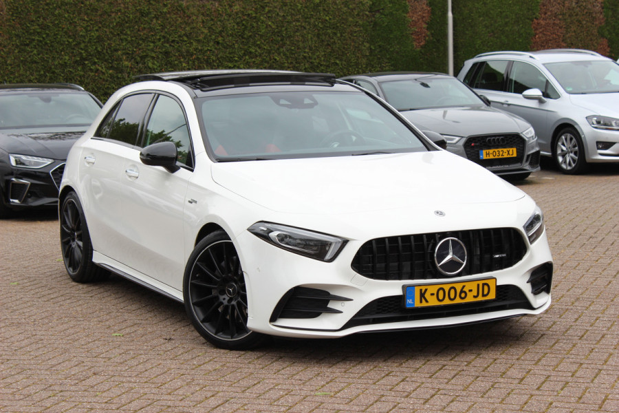 Mercedes-Benz A-Klasse AMG 35 4MATIC Premium 56.103 km! / Panoramadak / Camera / Burmester / AMG Stuur / 19'' / Memory seats / Sfeerverlichting / Matrix LED / DAB / Stoelverwarming / Cruise Control