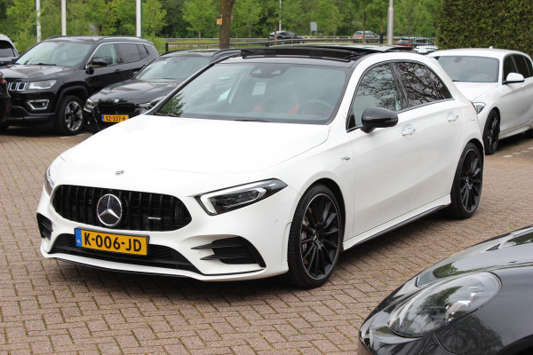 Mercedes-Benz A-Klasse AMG 35 4MATIC Premium 56.103 km! / Panoramadak / Camera / Burmester / AMG Stuur / 19'' / Memory seats / Sfeerverlichting / Matrix LED / DAB / Stoelverwarming / Cruise Control