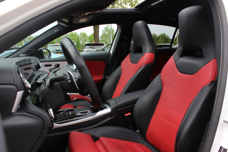 Mercedes-Benz A-Klasse AMG 35 4MATIC Premium 56.103 km! / Panoramadak / Camera / Burmester / AMG Stuur / 19'' / Memory seats / Sfeerverlichting / Matrix LED / DAB / Stoelverwarming / Cruise Control