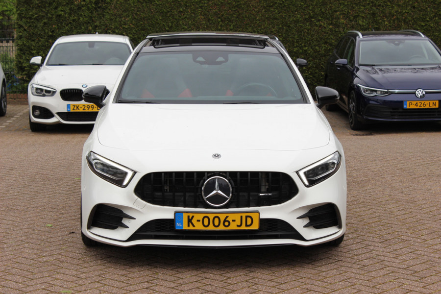 Mercedes-Benz A-Klasse AMG 35 4MATIC Premium 56.103 km! / Panoramadak / Camera / Burmester / AMG Stuur / 19'' / Memory seats / Sfeerverlichting / Matrix LED / DAB / Stoelverwarming / Cruise Control