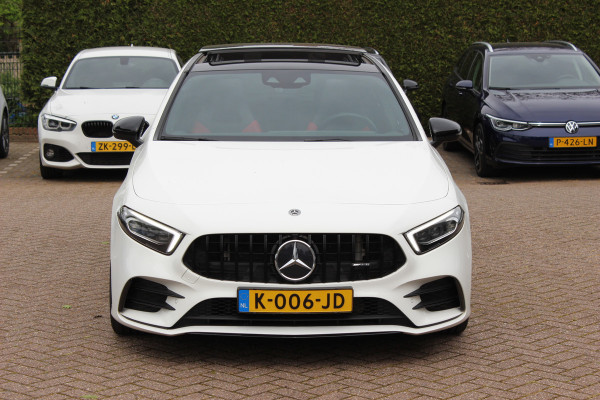Mercedes-Benz A-Klasse AMG 35 4MATIC Premium 56.103 km! / Panoramadak / Camera / Burmester / AMG Stuur / 19'' / Memory seats / Sfeerverlichting / Matrix LED / DAB / Stoelverwarming / Cruise Control