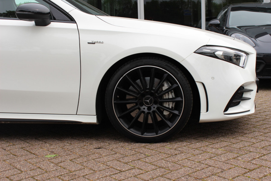 Mercedes-Benz A-Klasse AMG 35 4MATIC Premium 56.103 km! / Panoramadak / Camera / Burmester / AMG Stuur / 19'' / Memory seats / Sfeerverlichting / Matrix LED / DAB / Stoelverwarming / Cruise Control