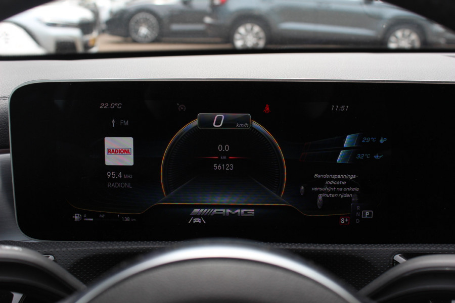 Mercedes-Benz A-Klasse AMG 35 4MATIC Premium 56.103 km! / Panoramadak / Camera / Burmester / AMG Stuur / 19'' / Memory seats / Sfeerverlichting / Matrix LED / DAB / Stoelverwarming / Cruise Control