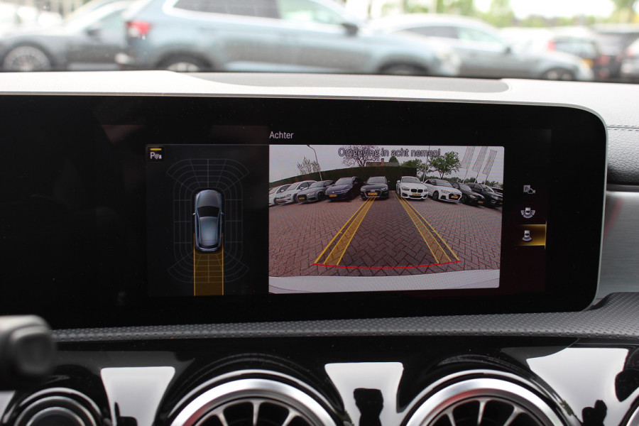 Mercedes-Benz A-Klasse AMG 35 4MATIC Premium 56.103 km! / Panoramadak / Camera / Burmester / AMG Stuur / 19'' / Memory seats / Sfeerverlichting / Matrix LED / DAB / Stoelverwarming / Cruise Control
