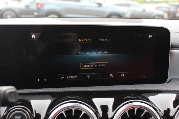 Mercedes-Benz A-Klasse AMG 35 4MATIC Premium 56.103 km! / Panoramadak / Camera / Burmester / AMG Stuur / 19'' / Memory seats / Sfeerverlichting / Matrix LED / DAB / Stoelverwarming / Cruise Control