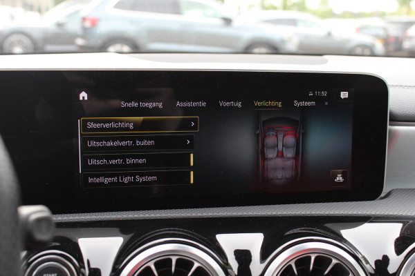 Mercedes-Benz A-Klasse AMG 35 4MATIC Premium 56.103 km! / Panoramadak / Camera / Burmester / AMG Stuur / 19'' / Memory seats / Sfeerverlichting / Matrix LED / DAB / Stoelverwarming / Cruise Control