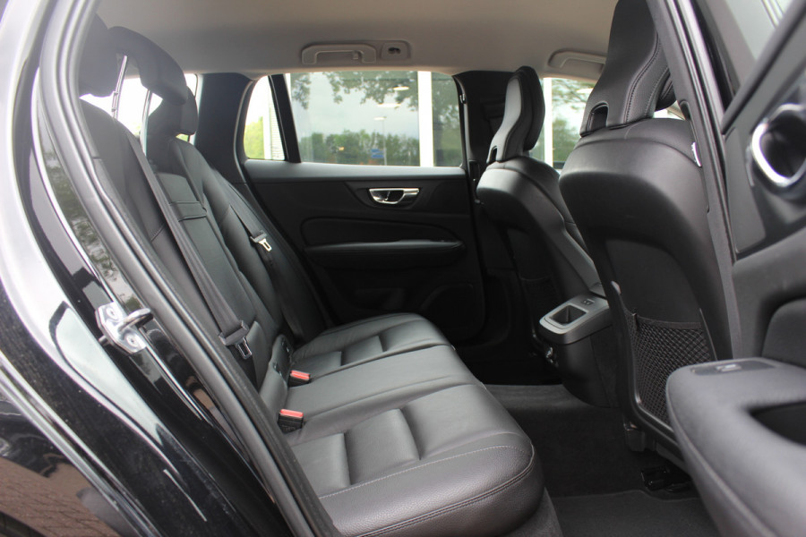 Volvo V60 2.0 D4 Inscription / Trekhaak / Camera / Leder / Standverwarming / 19'' / Navigatie / Harman Kardon / Stoelverwarming 4x / Cruise Control / Virtual Cockpit
