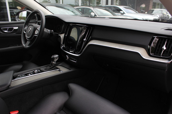 Volvo V60 2.0 D4 Inscription / Trekhaak / Camera / Leder / Standverwarming / 19'' / Navigatie / Harman Kardon / Stoelverwarming 4x / Cruise Control / Virtual Cockpit