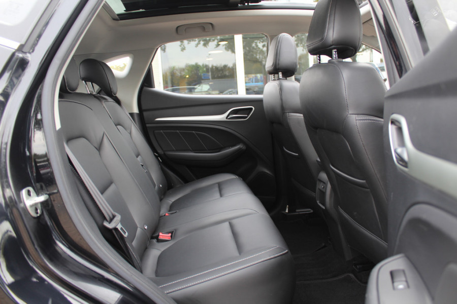 MG Mg Zs EV Luxury 45 kWh / SoH 89,7% / Panoramadak / Camera / Leder / 17'' / Keyless / Navigatie / ACC / Dodehoek / DAB / Stoelverwarming