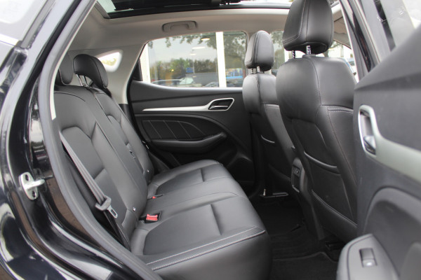 MG Mg Zs EV Luxury 45 kWh / SoH 89,7% / Panoramadak / Camera / Leder / 17'' / Keyless / Navigatie / ACC / Dodehoek / DAB / Stoelverwarming