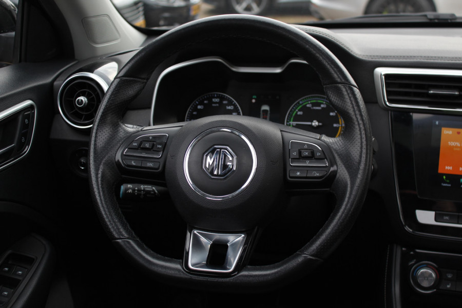 MG Mg Zs EV Luxury 45 kWh / SoH 89,7% / Panoramadak / Camera / Leder / 17'' / Keyless / Navigatie / ACC / Dodehoek / DAB / Stoelverwarming