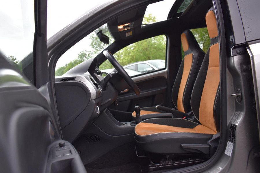 Volkswagen up! 1.0 TSI BMT cross up! Airco Pano Stoelverwarming BBD