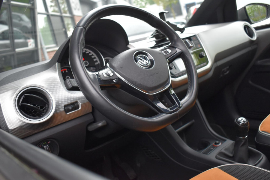 Volkswagen up! 1.0 TSI BMT cross up! Airco Pano Stoelverwarming BBD