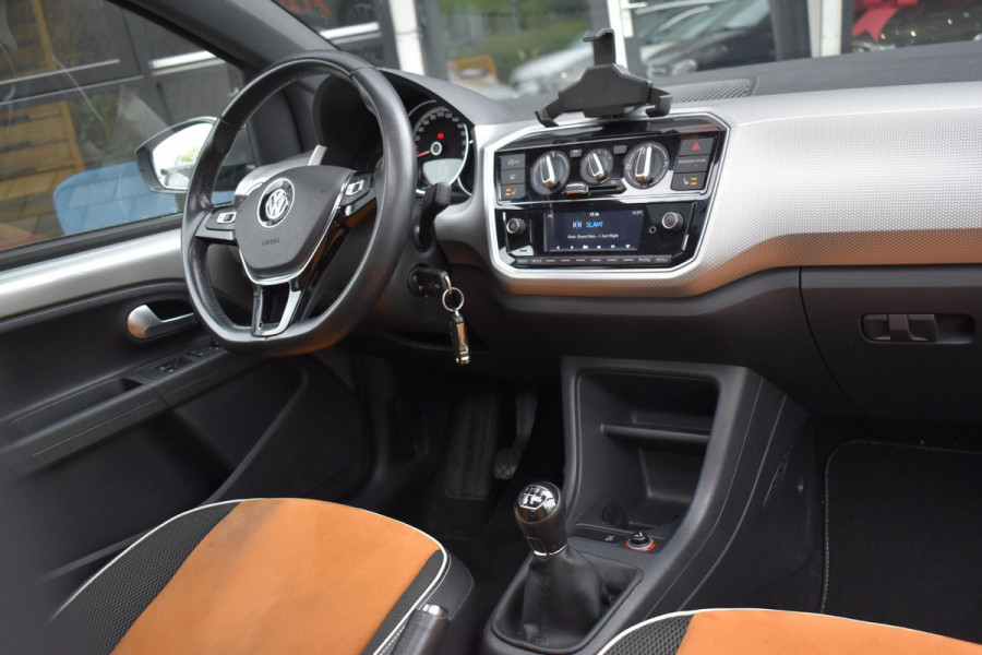 Volkswagen up! 1.0 TSI BMT cross up! Airco Pano Stoelverwarming BBD