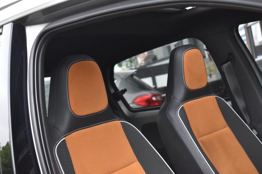 Volkswagen up! 1.0 TSI BMT cross up! Airco Pano Stoelverwarming BBD