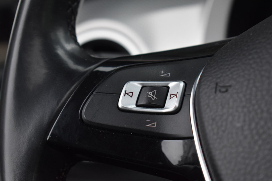 Volkswagen up! 1.0 TSI BMT cross up! Airco Pano Stoelverwarming BBD