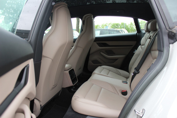 Porsche Taycan Sport Turismo 4S 93 kWh / SoH 91,9% / Panoramadak / 360Camera / Head-up / Accu Performance+ / 21'' / Achterasbesturing / Luchtvering / Keyless / Stoel+Stuurverwarming / DAB / ACC