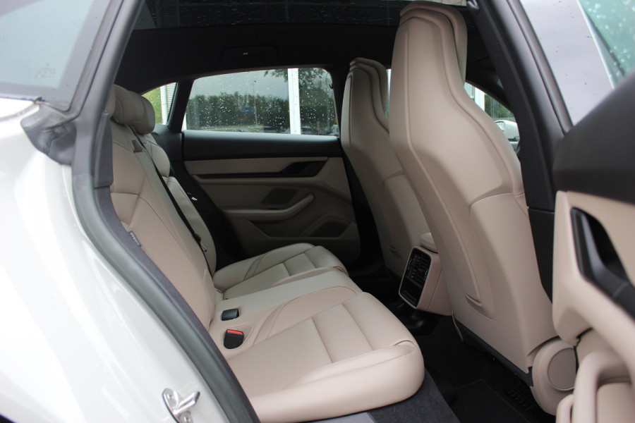 Porsche Taycan Sport Turismo 4S 93 kWh / SoH 91,9% / Panoramadak / 360Camera / Head-up / Accu Performance+ / 21'' / Achterasbesturing / Luchtvering / Keyless / Stoel+Stuurverwarming / DAB / ACC