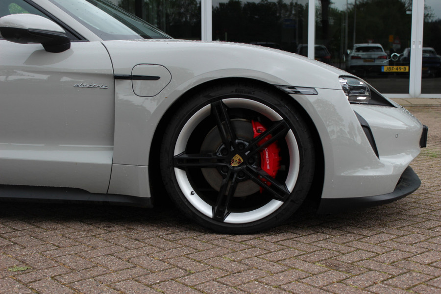 Porsche Taycan Sport Turismo 4S 93 kWh / SoH 91,9% / Panoramadak / 360Camera / Head-up / Accu Performance+ / 21'' / Achterasbesturing / Luchtvering / Keyless / Stoel+Stuurverwarming / DAB / ACC