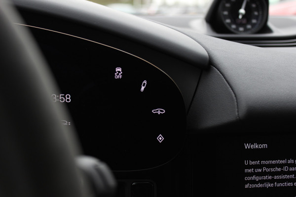Porsche Taycan Sport Turismo 4S 93 kWh / SoH 91,9% / Panoramadak / 360Camera / Head-up / Accu Performance+ / 21'' / Achterasbesturing / Luchtvering / Keyless / Stoel+Stuurverwarming / DAB / ACC