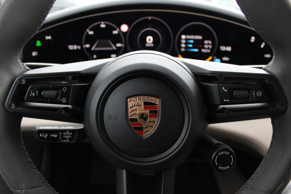 Porsche Taycan Sport Turismo 4S 93 kWh / SoH 91,9% / Panoramadak / 360Camera / Head-up / Accu Performance+ / 21'' / Achterasbesturing / Luchtvering / Keyless / Stoel+Stuurverwarming / DAB / ACC