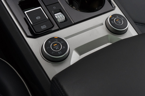 Volkswagen Touareg 3.0 TSi eHybrid 4MOTION / Puglia / Standkachel/ Luchtvering/ Cruise Control/ Panoramadak/ Trekhaak/ 280kW (381PK)