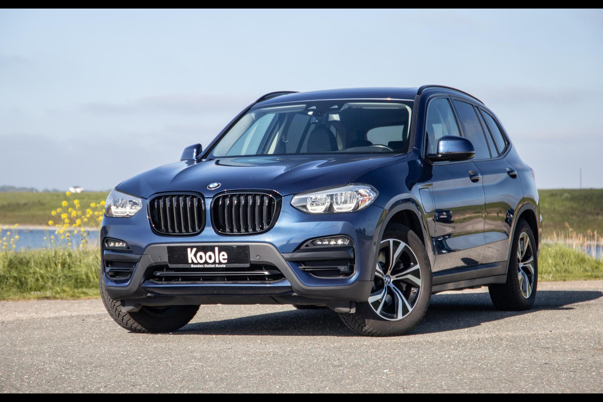 BMW X3 xDrive30e Executive BLACK LINE / PANORAMA DAK / CARPLAY / LEER / STOELVERWARMING / CAMERA