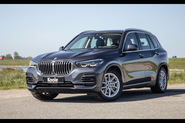 BMW X5 xDrive45e Executive CARPLAY / CAMERA / DEALER ONDERHOUDEN / ZWART LEER / STOELVERWARMING / TREKHAAK