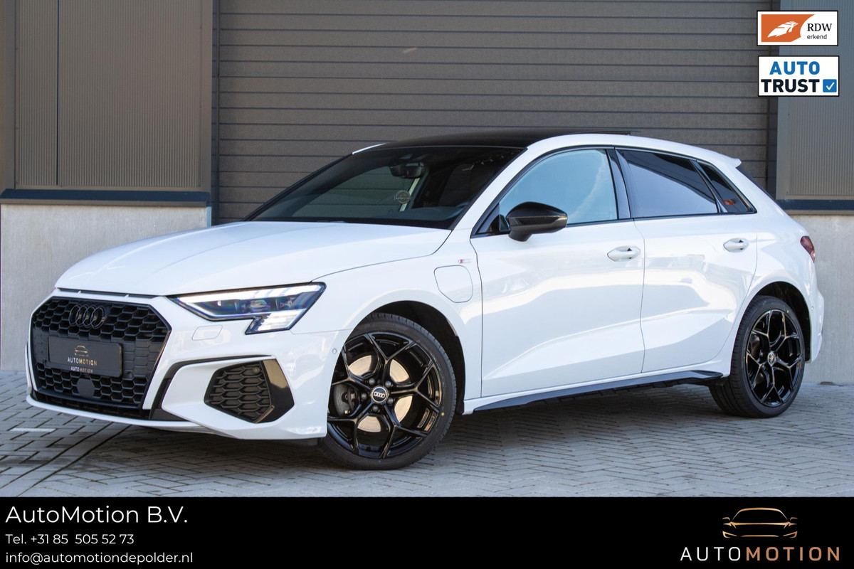 Audi A3 Sportback 40 TFSIe Sline Pano Maxton Diffuser Matrix Camera Sfeerverlichting