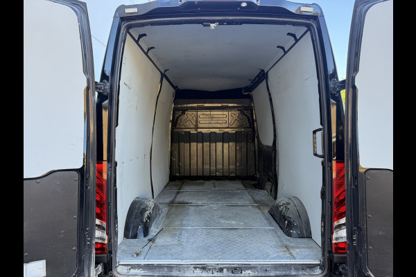 Iveco Daily 35S16 2.3 Automaat L2H2 Airco Cruise Control Navigatie Luchtgeveerde stoel