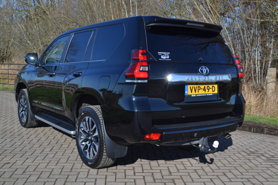Toyota Land Cruiser 150 2.8 D-4D-F Professional Window Van