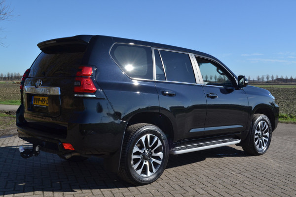Toyota Land Cruiser 150 2.8 D-4D-F Professional Window Van