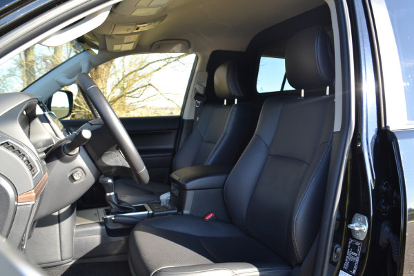 Toyota Land Cruiser 150 2.8 D-4D-F Professional Window Van
