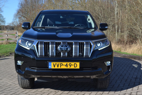 Toyota Land Cruiser 150 2.8 D-4D-F Professional Window Van