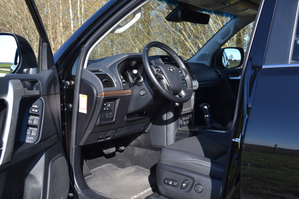 Toyota Land Cruiser 150 2.8 D-4D-F Professional Window Van