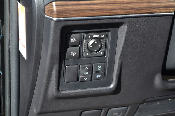 Toyota Land Cruiser 150 2.8 D-4D-F Professional Window Van