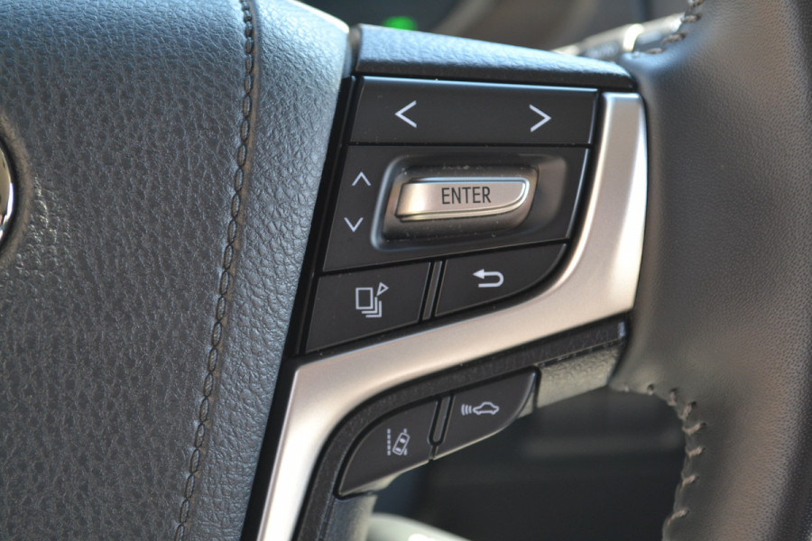 Toyota Land Cruiser 150 2.8 D-4D-F Professional Window Van